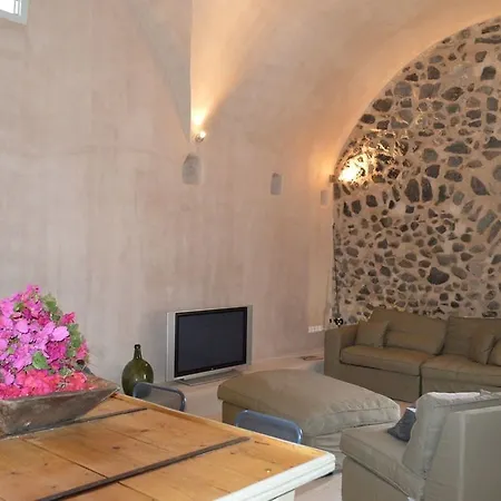 Villa Pyrgos Old Winery Mesariá