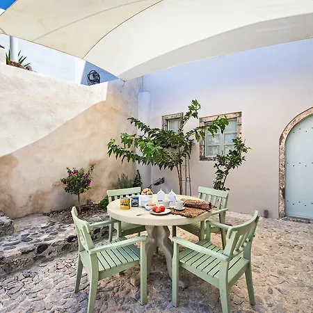 فيلة Pyrgos Old Winery *