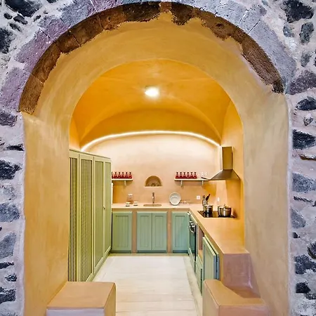 Pyrgos Old Winery Villa *